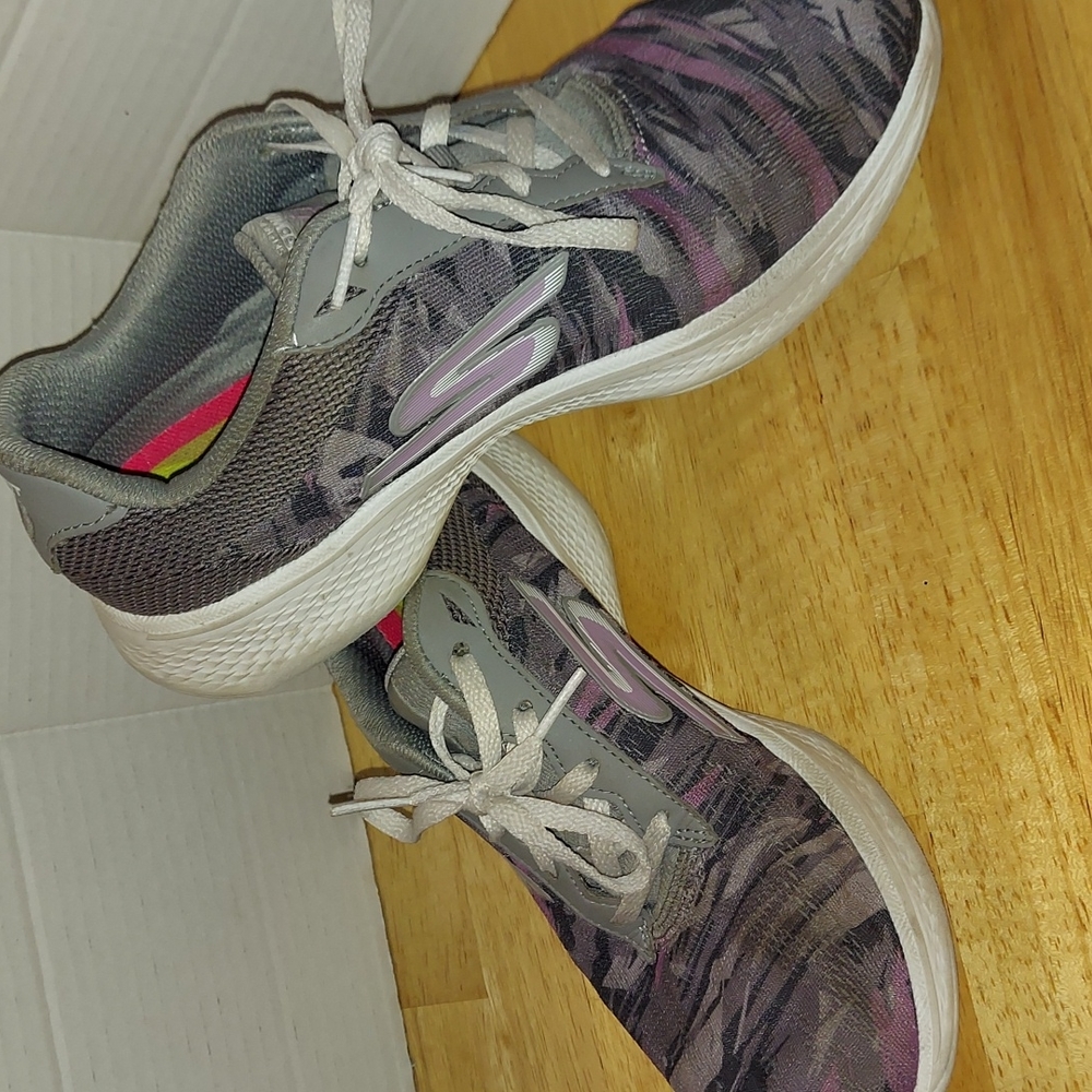 Sketchers GOwalk 4 - Motion Sneakers Sz 6.5 Purple Grey